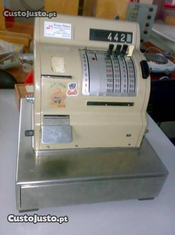 Máquina registadora antiga a funcionar HUGIN