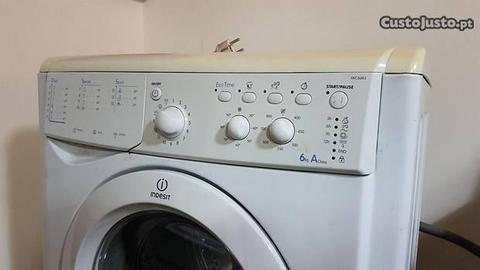 Máquina de lavar roupa indesit