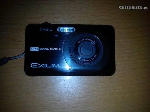 Câmera fotográfica Casio EX-Z25. Praticamente nova