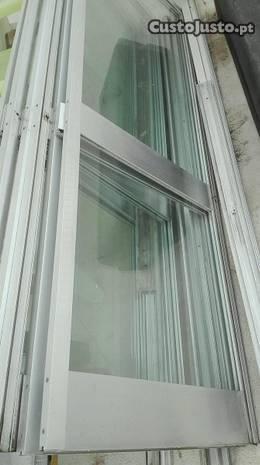 Portas janelas com persianas 210/140-150