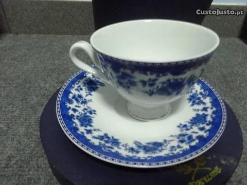 Conjunto de Chávena + Pires em Porcelana Francesa