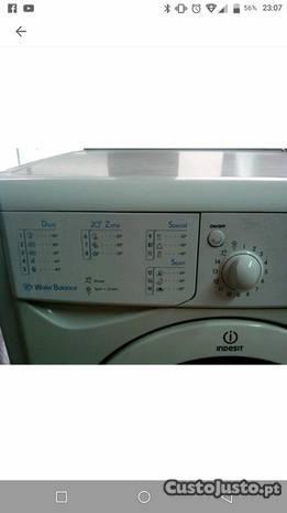 Máquina de lavar roupa Indesit