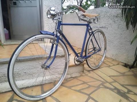 Bicicleta pasteleira roda 28 restaurada travão de