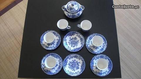 Conjunto de chavenas de café e açucareiro ducal