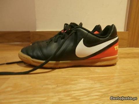 Sapatilhas / chuteiras futsal Nike criança (T32)