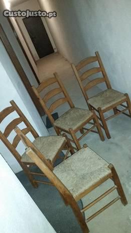 4 Cadeiras madeira usadas faço entrega domicílio