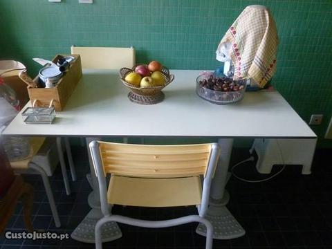 Mesa e Cadeiras - Cozinha