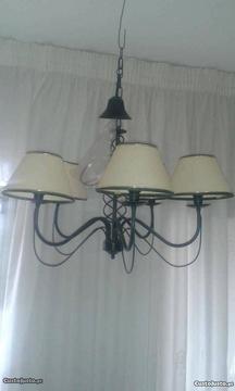 Candeeiro de tecto em ferro forjado