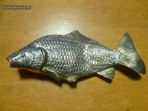 Peixe decorativo banhado a prata