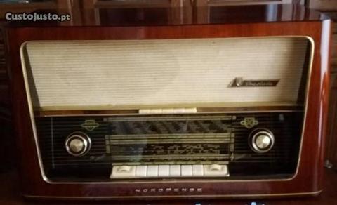 Radio antigo Nordmende Traviata 58 3D