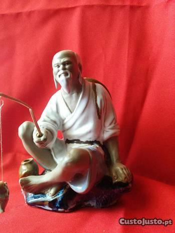 Escultura pescador porcelana Shiwan, china