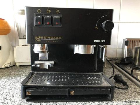 Máquina de Cafe com moinho Philips de Luxe