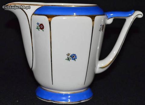Leiteira em porcelana do Candal