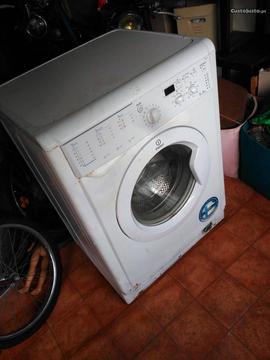 Máquina de lavar roupa