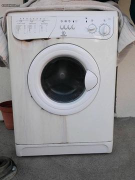Máquina de lavar Indesit