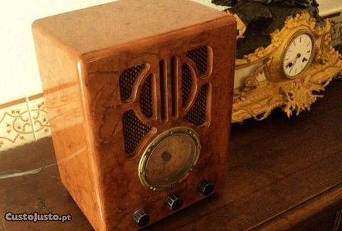 Radio antigo a funcionar