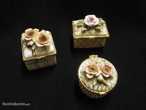 Caixinha para comprimidos em porcelana capodimonte