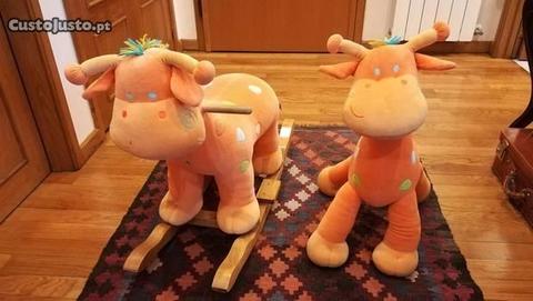 Peluche girafa baloiço e girafa sem baloiço