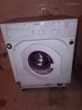 Maquina de lavar roupa de encastrar Ariston