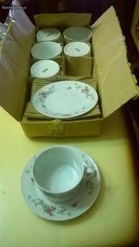 Conjunto 6 chávenas + pratos em porcelana (NOVO)