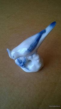 Pássaro azul de poupa, em porcelana