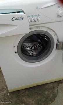 Maquina de lavar roupa (em bom estado)