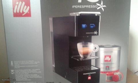 Máquina Café illy em estado Novo