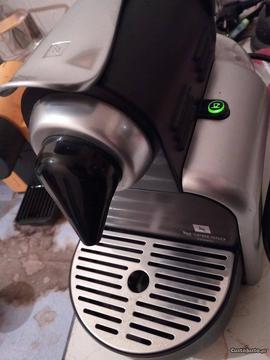 Maquina cafe Nespresso essenza
