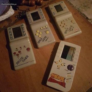 4 gameboys antigas